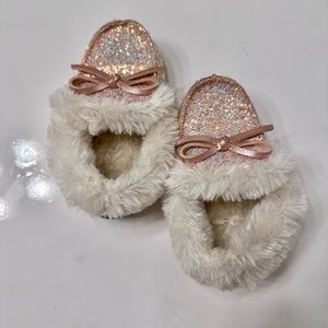Girls Moccasin Slippers Coral Textured Faux Fur Lined Moc Toe Glitter S 5/6